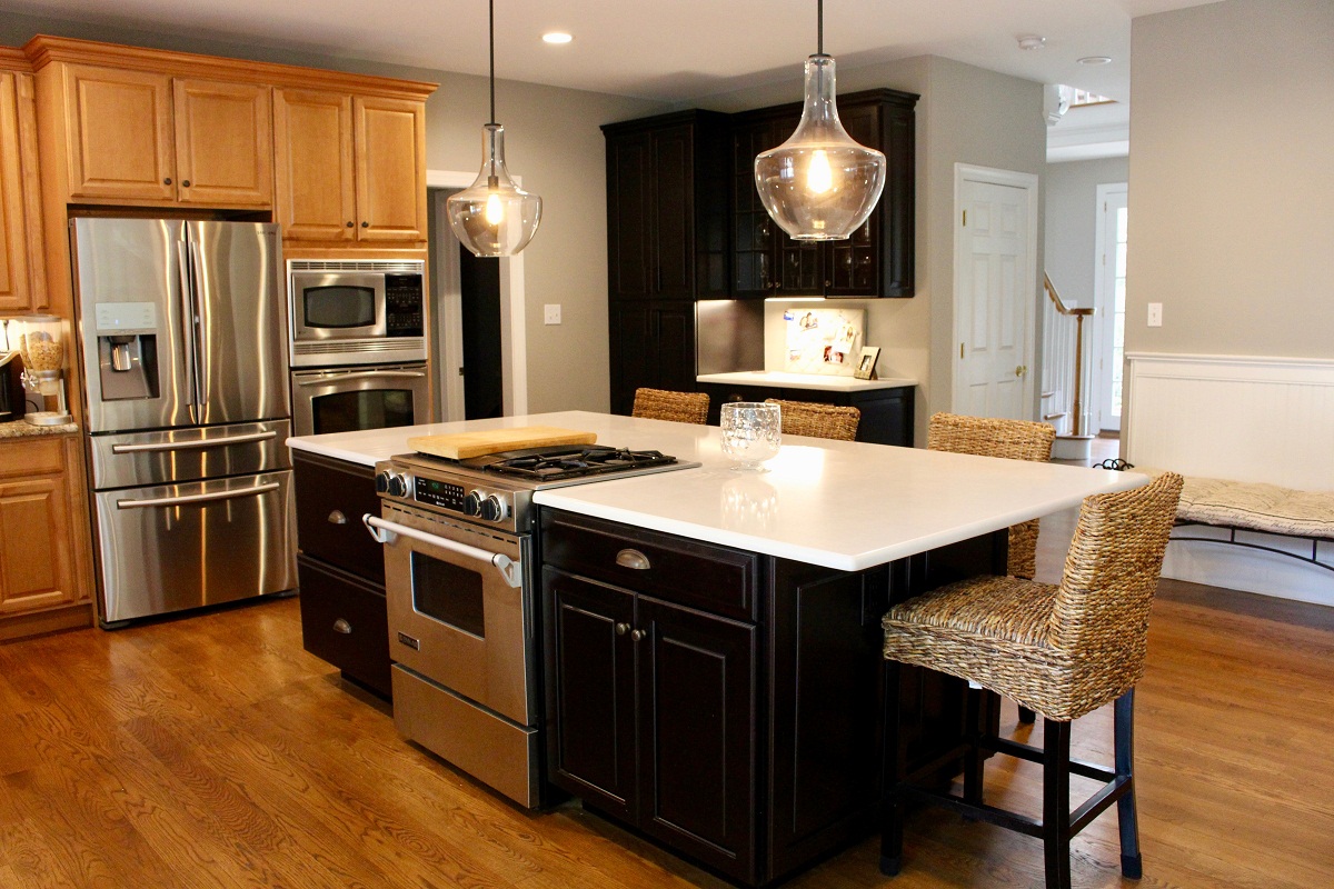 Kitchen with large island
